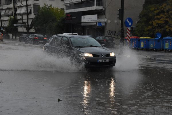 Σοβαρή επιδείνωση του καιρού με βροχές και καταιγίδες