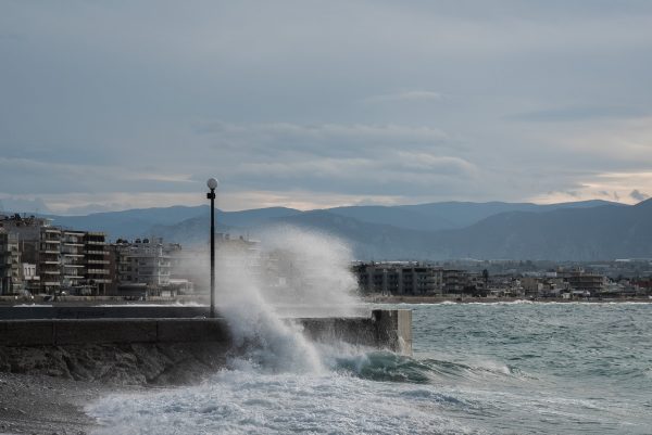 Πρόβα χειμώνα το Σαββατοκύριακο – Θυελλώδεις κατά τόπους άνεμοι