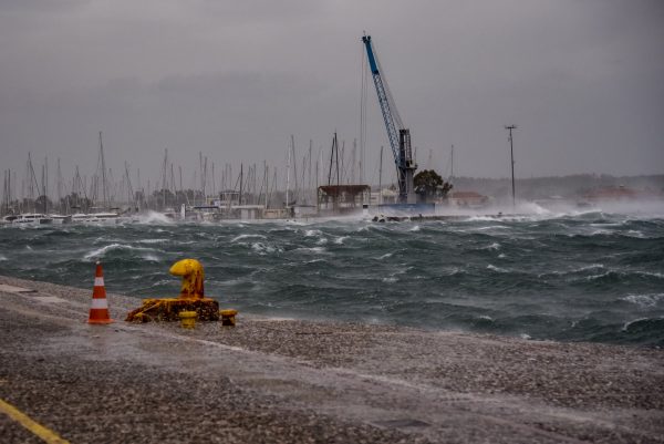 Κακοκαιρία: Τα 114 km/h έφτασε η ταχύτητα των ανέμων – Μανιασμένα κύματα και πτώση της θερμοκρασίας