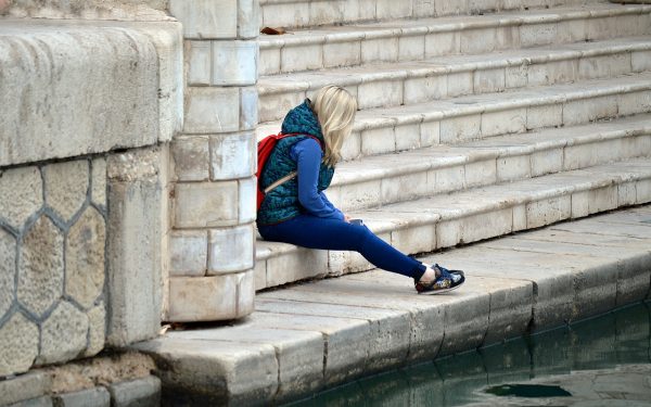 Μοναξιά: Η νέα απειλή που αναγνωρίζει ο ΠΟΥ για την υγεία