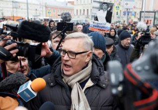 Ρωσία: Χαρακτηρισμός «ξένου πράκτορα» σε πρώην πρωθυπουργό που είναι αντίθετος με την εισβολή στην Ουκρανία
