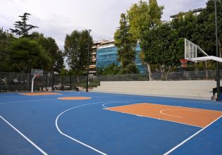 Δήμος Αθηναίων: Ολοκληρώθηκαν οι εργασίες ανακαίνισης εννέα ανοιχτών γηπέδων μπάσκετ