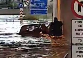 Ρίο: Γυναίκα κινδύνεψε να πνιγεί σε πλημμυρισμένη γέφυρα – Την έσωσε άλλος οδηγός