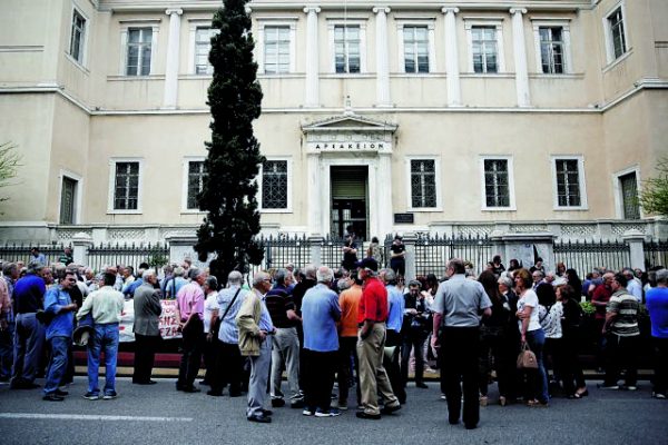 Συντάξεις: Τι ισχύει για τα όρια ηλικίας και πότε αλλάζουν