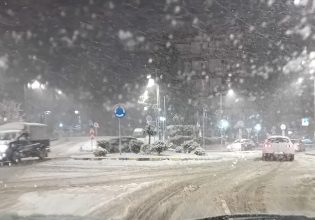 Κακοκαιρία Bettina: Θυελλώδεις άνεμοι σαρώνουν τη χώρα – Πυκνές χιονοπτώσεις στη Βόρεια Ελλάδα