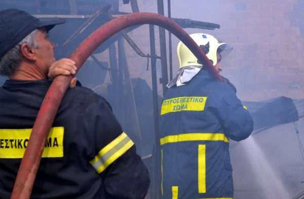 Κρήτη: Φωτιά σε διαμέρισμα στο Ηράκλειο – Ζευγάρι ηλικιωμένων απεγκλωβίστηκε από το μπαλκόνι