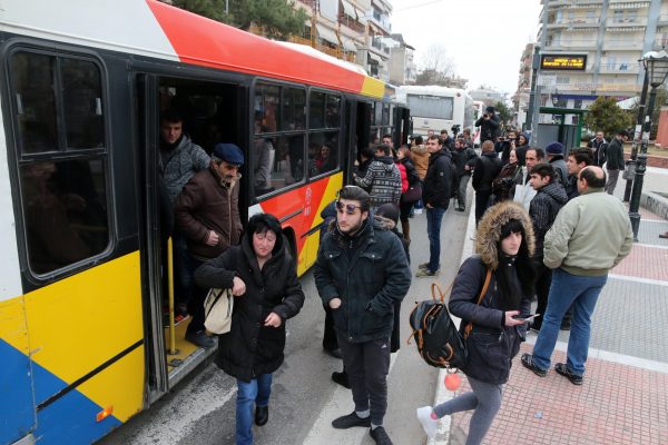 Καταγγελία για ρατσιστική επίθεση σε λεωφορείο: Επιτέθηκαν σε μετανάστες