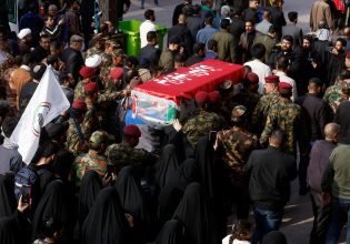 Φρουροί της Επανάστασης: «Θάνατος στην Αμερική και το Ισραήλ» – Οργή στην κηδεία του δολοφονημένου διοικητή