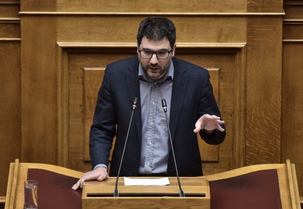 Ηλιόπουλος: Η κυβέρνηση θα αποτύχει να περιορίσει πραγματικά τη βία στον αθλητισμό