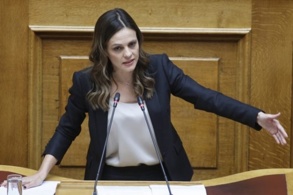 Αχτσιόγλου: Ο προϋπολογισμός αναπαράγει ένα φαύλο κύκλο φτωχοποίησης