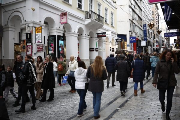 Ανοίγουν σήμερα τα καταστήματα – Πώς θα λειτουργήσουν μέχρι την Πρωτοχρονιά