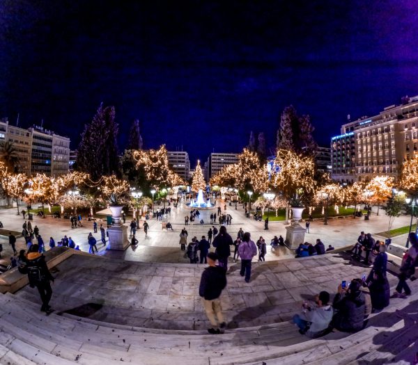 Πρεμιέρα σήμερα για το εορταστικό ωράριο –  Ποιες Κυριακές θα είναι ανοικτά τα μαγαζιά