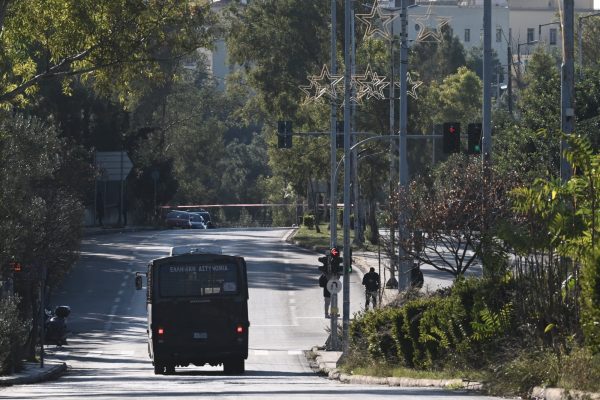 Ζωγράφου: Έκοψαν τα δένδρα που έκρυβαν τις κάμερες στις εγκαταστάσεις των ΜΑΤ