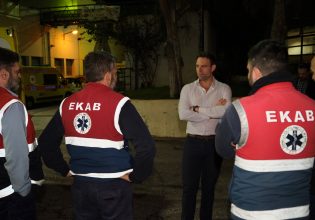 Απροειδοποίητη επίσκεψη Κασσελάκη στο ΕΚΑΒ – «Ήθελα να τους πω “ευχαριστώ”»