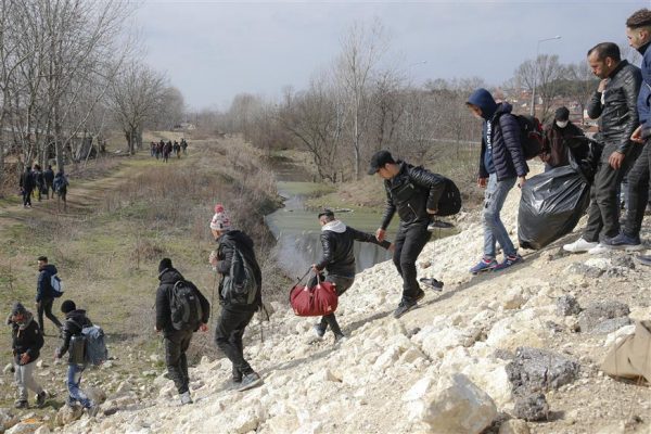 Στον ανακριτή 13 συλληφθέντες για προώθηση μεταναστών – Πώς δρούσε η εγκληματική οργάνωση