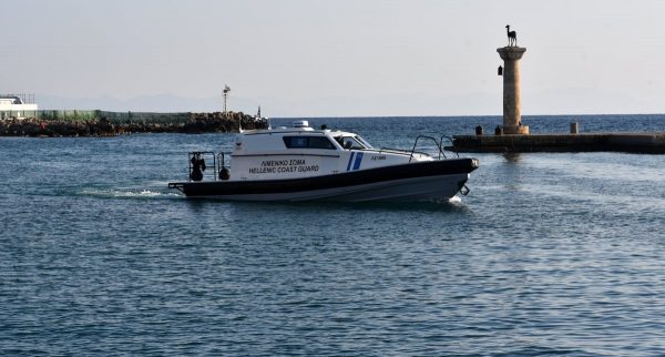 Έκλεψαν τηλέφωνα και χρήματα από επιβάτες πλοίου και τα πέταξαν στη θάλασσα