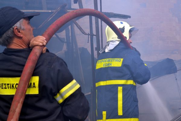 Συναγερμός στο Κορωπί – Ισχυρή έκρηξη λέβητα πετρελαίου σε μονοκατοικία