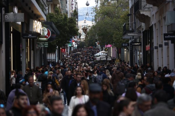 Καμπανάκι από Μαγιορκίνη: «Όσοι έχουν συμπτώματα να αποφεύγουν τις συγκεντρώσεις»