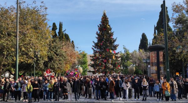 Πώς θα λειτουργήσουν καταστήματα και υπηρεσίες μετά την Πρωτοχρονιά