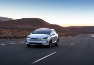 Tesla: Ανακαλεί πάνω από δύο εκατομμύρια αυτοκίνητα στις ΗΠΑ λόγω ελαττώματος