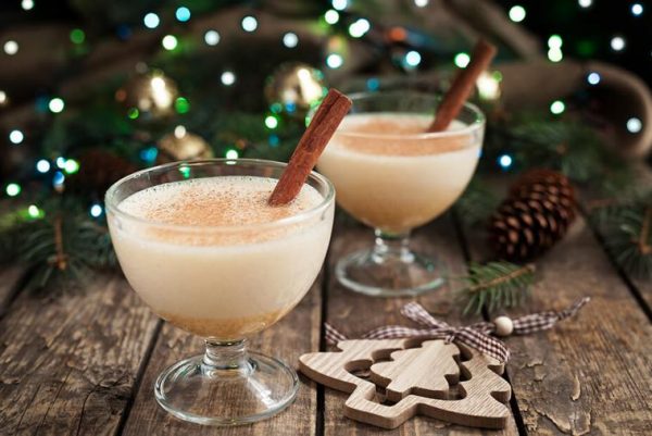 Eggnog: Η ιστορία του νέκταρ των Χριστουγέννων