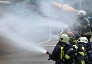 Στο νοσοκομείο 32χρονη μετά από φωτιά στο διαμέρισμά της στη Θεσσαλονίκη