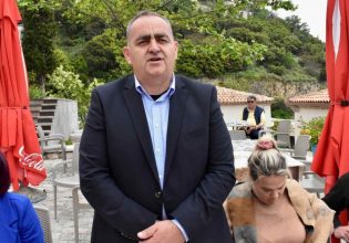 Αλβανία: Ο Φρέντι Μπελέρης πήρε εξάωρη άδεια από τη φυλακή για να πάει στην κηδεία της γιαγιάς του