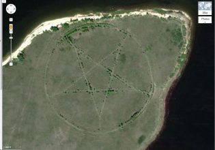 Google Earth: Τα 23 πιο παράξενα πράγματα που κατέγραψε στη Γη – Σβάστικες, πεντάλφες και νησιά-«φαντάσματα»