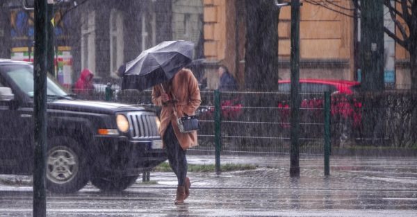 Επιδείνωση του καιρού με βροχές και καταιγίδες – Πότε θα ενταθούν τα φαινόμενα