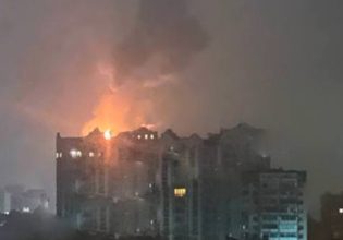 Ουκρανία: Ρωσική επίθεση στην Οδησσό προκαλεί πυρκαγιά σε πολυώροφο κτίριο