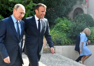 Απάντηση Μακρόν στις αιχμές Πούτιν ότι η Γαλλία σταμάτησε τον διάλογο για την Ουκρανία