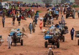 Σουδάν: Ξεπέρασαν τα 7 εκατομμύρια οι εκτοπισμένοι εξαιτίας των μαχών που εξαπλώνονται