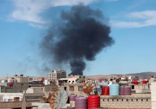 Συρία: 8 άμαχοι σκοτώθηκαν από βομβαρδισμούς της Τουρκίας σε περιοχή των Κούρδων