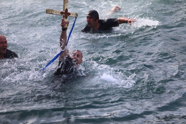 Με λαμπρότητα ο εορτασμός των Θεοφανίων στον Πειραιά