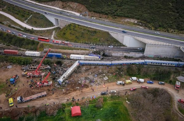 ΝΔ κατηγορεί ΣΥΡΙΖΑ ότι διαχωρίζει τη σύμβαση 717 από το δυστύχημα στα Τέμπη