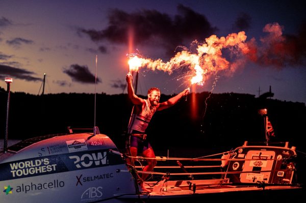 Βρετανός με βηματοδότη διήνυσε 4,828 χλμ στον Ατλαντικό κωπηλατώντας