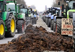 Γερμανία: Μαζική διαμαρτυρία των αγροτών για τα σχέδια περικοπής επιδοτήσεων