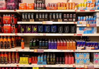 Έρευνα: Τα ενεργειακά ποτά συνδέονται με κακή ποιότητα ύπνου ή αϋπνία
