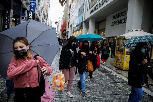 Κορονοϊός: Πώς θα είχαν αποφευχθεί οι θάνατοι – Τα συμπτώματα στα παιδιά που πρέπει να ανησυχήσουν τους γονείς