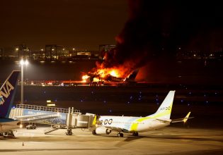 Πώς συνέβη το δυστύχημα με το φλεγόμενο αεροσκάφος στο Τόκιο – Δραματικό βίντεο από τη διάσωση
