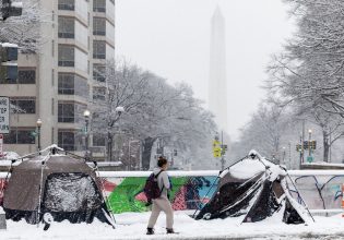 ΗΠΑ: Τουλάχιστον 50 νεκροί στις ΗΠΑ από τη σφοδρή κακοκαιρία με χιονοπτώσεις και παγετό