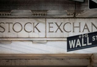 Γιατί «πάγωσαν» τα bonus των τραπεζικών στελεχών της Wall Street