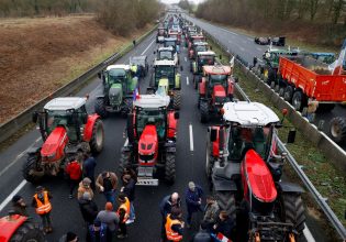 Συνεχίζονται οι κινητοποιήσεις των αγροτών στην Γαλλία – Ανακοινώνει τα πρώτα μέτρα ο Ατάλ