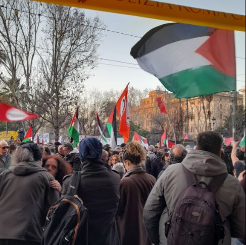 Ιταλία: Περίπου 2.000 πολίτες στις πορείες υπέρ του παλαιστινιακού λαού σε Ρώμη και Μιλάνο