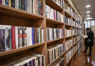 Έκλεψαν το βιβλιοπωλείο των αστέγων στην Αθήνα – Πήραν 8.000 βιβλία