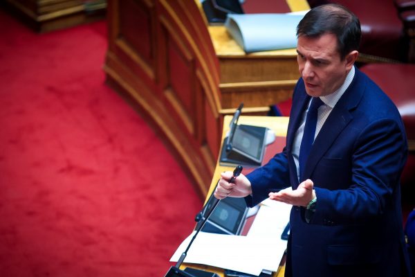 Δουδωνής: Η κυβέρνηση μοιράζεται με τον Πάπα την αξίωση του αλάθητου