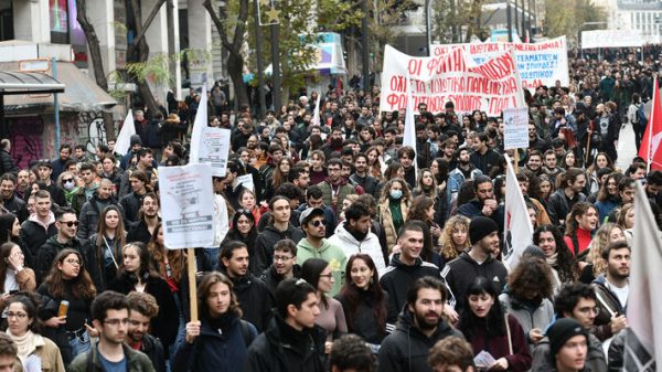 ΚΚΕ: Η κυβέρνηση έχει ήδη ηττηθεί – Παλλαϊκή απαίτηση να μην κατατεθεί το ν/σ για ιδιωτικά ΑΕΙ