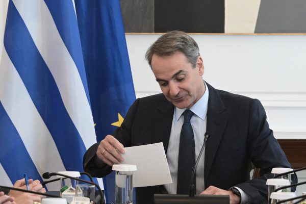 Έκτακτη σύσκεψη υπό τον Μητσοτάκη για την ακρίβεια – Ανεπαρκές πλαίσιο, μόνιμος «πονοκέφαλος»