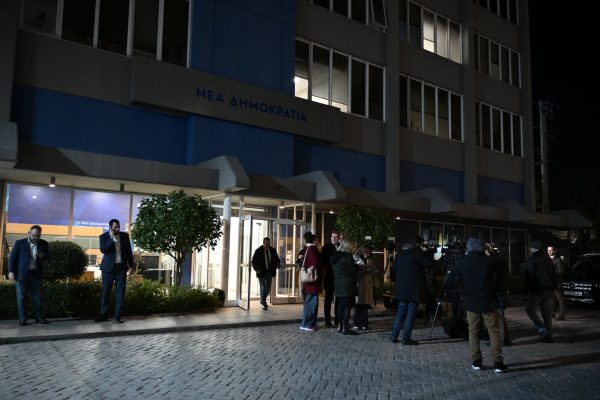 Απέτυχαν τα φροντιστήρια για τον γάμο ομοφύλων θα αρχίσουν τα ιδιαίτερα στη ΝΔ – Πρόταση από τους διαφωνούντες