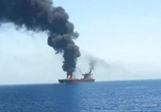 Live: Εμπορικό πλοίο χτυπήθηκε από πύραυλο στα ανοιχτά του Άντεν – Σώο το πλήρωμα